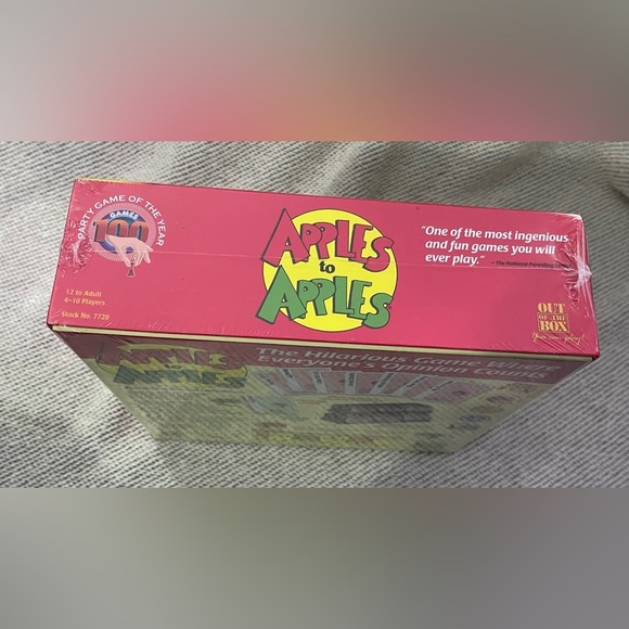 Apples to Apples Party Box Game - Red and Green - Picture 6 of 8